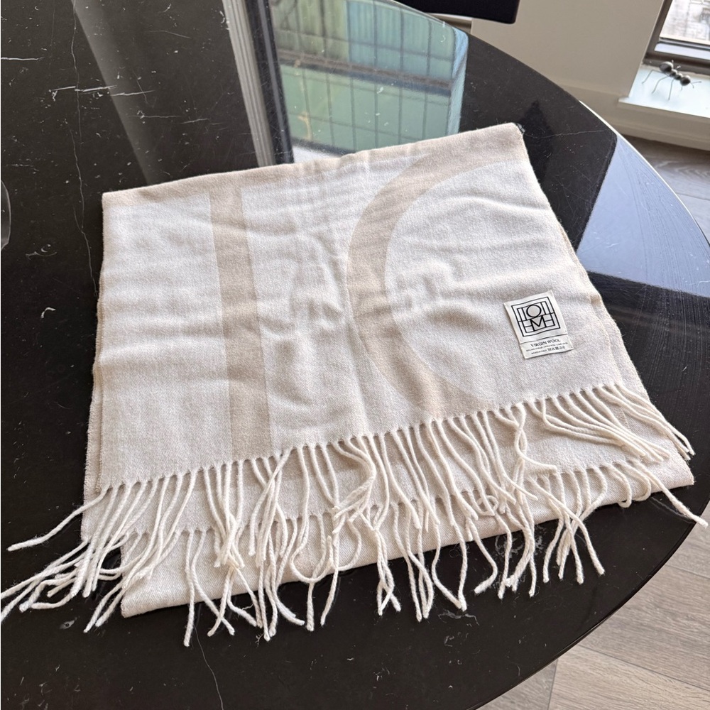 Toteme Cream Logo Fringe Scarf